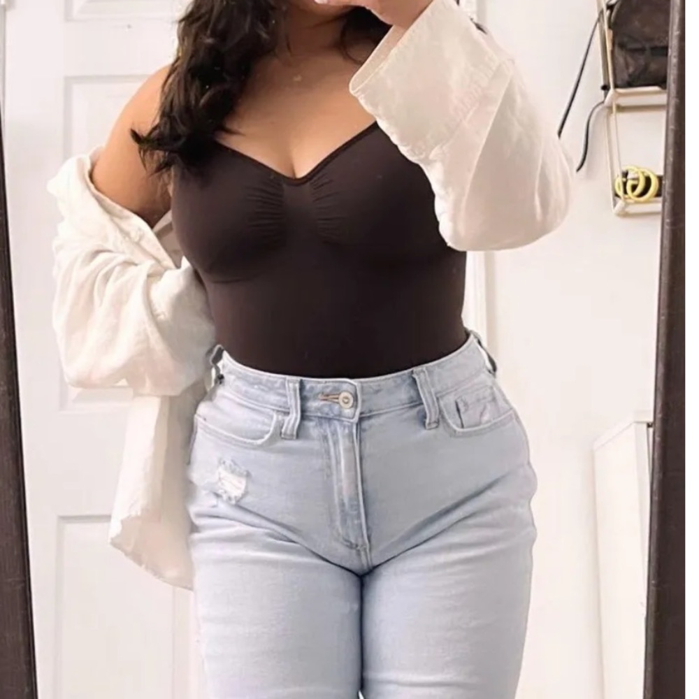 Skims Seamless Sculpt Thong Expresso - Picture 5 of 5